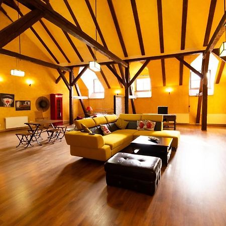 The Attic - Large Open-Space In The Old Town Of Brasov, Minutes Away From The Black Church Exterior foto