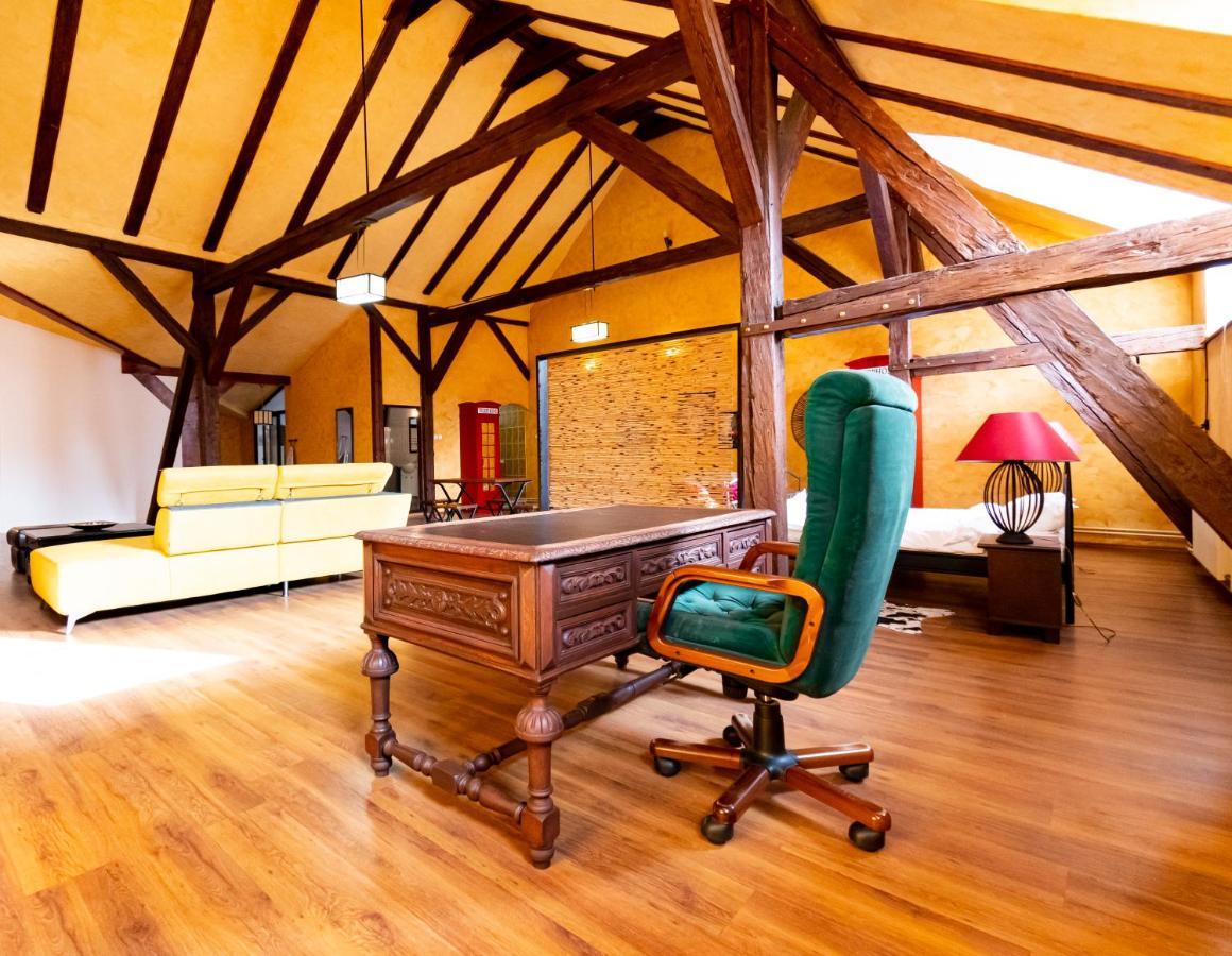 The Attic - Large Open-Space In The Old Town Of Brasov, Minutes Away From The Black Church Exterior foto